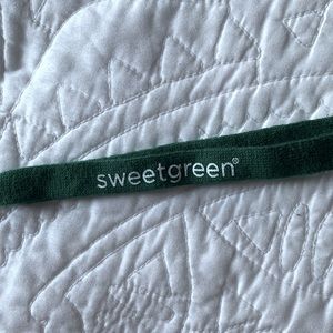 sweetgreen branded lanyard with clip